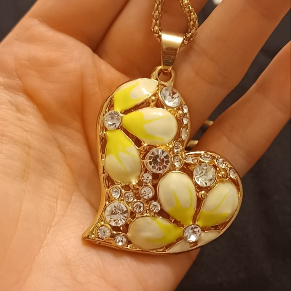🏵✨️ YELLOW FLORAL CRYSTALS GOLD TONE HEART SWEATER NECKLACE 48" CHAIN - Picture 3 of 4
